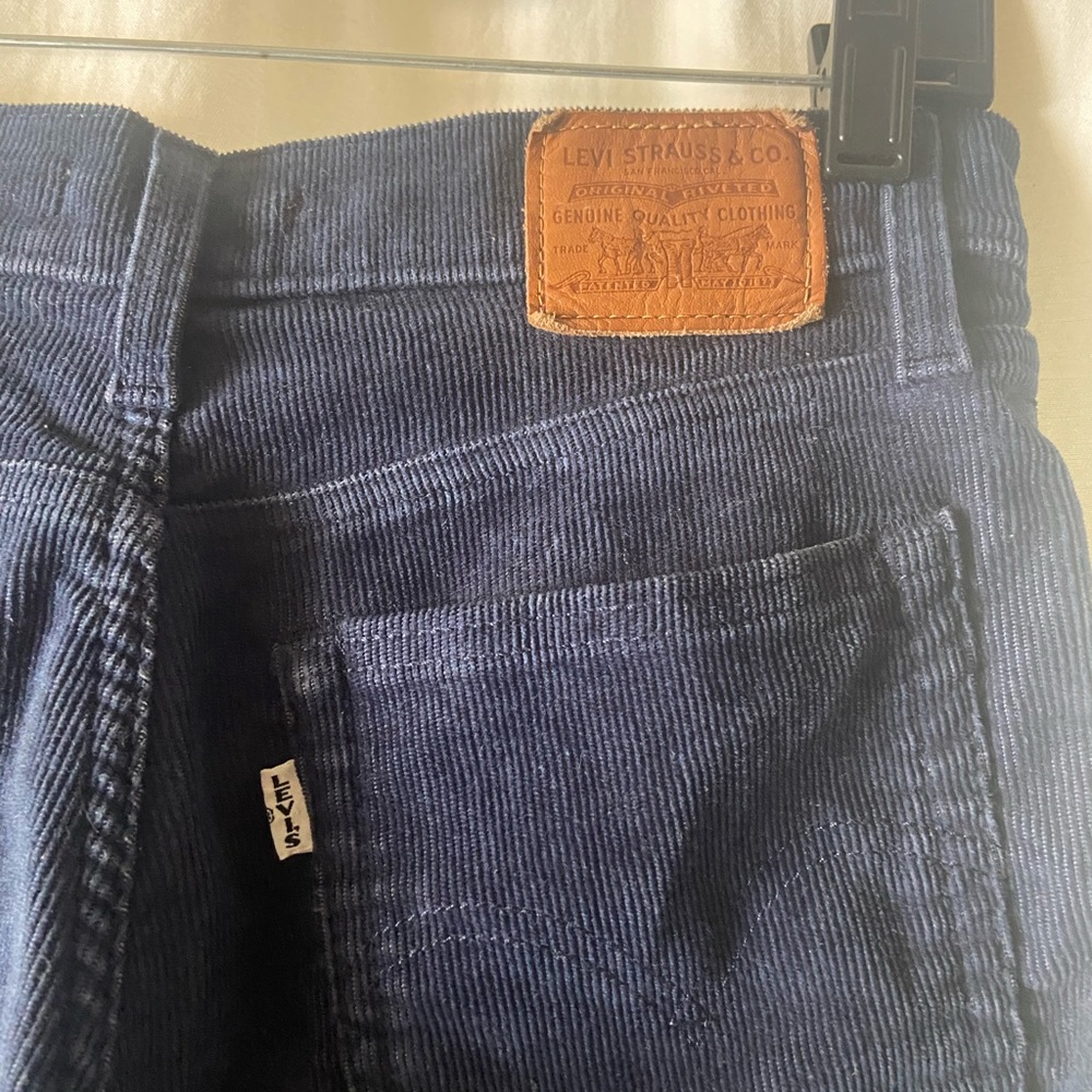Levi’s wedgie straight corduroy navy jeans